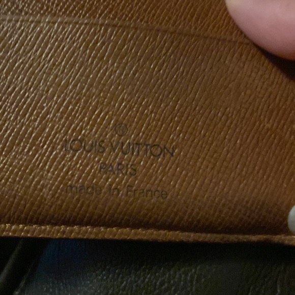 LOUIS VUITTON Men’s Monogram Bi-Fold Wallet - Picture 7 of 9